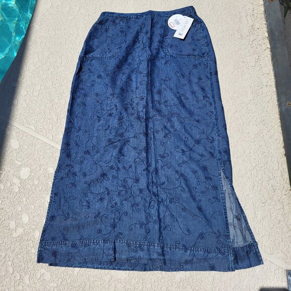 Valerie Stevens Casual Petite Denim Look Embroidered Skirt - Picture 1 of 5